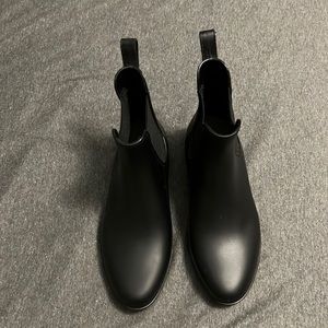 Black ankle rainbooties